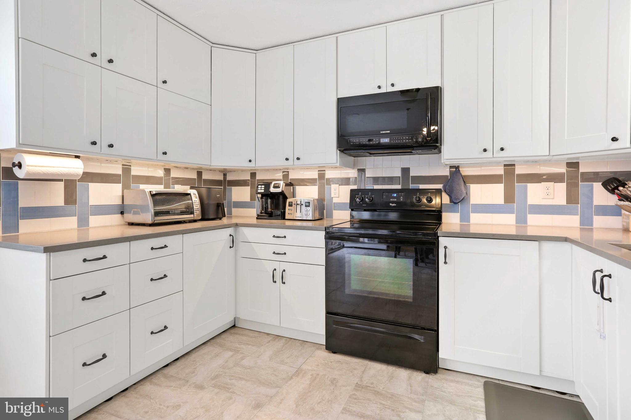 CONSTANT FRIENDSHIP - Residential