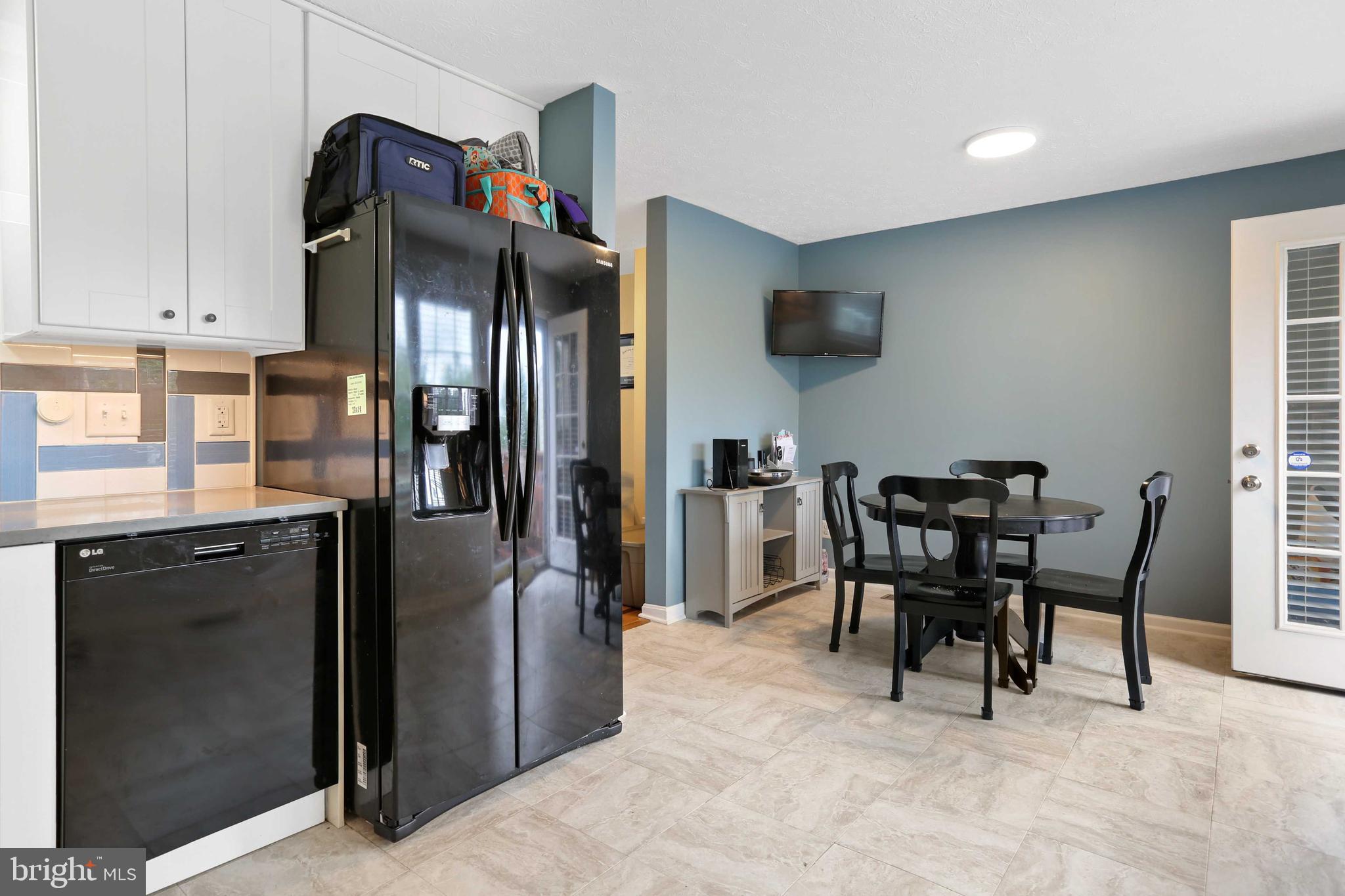 CONSTANT FRIENDSHIP - Residential