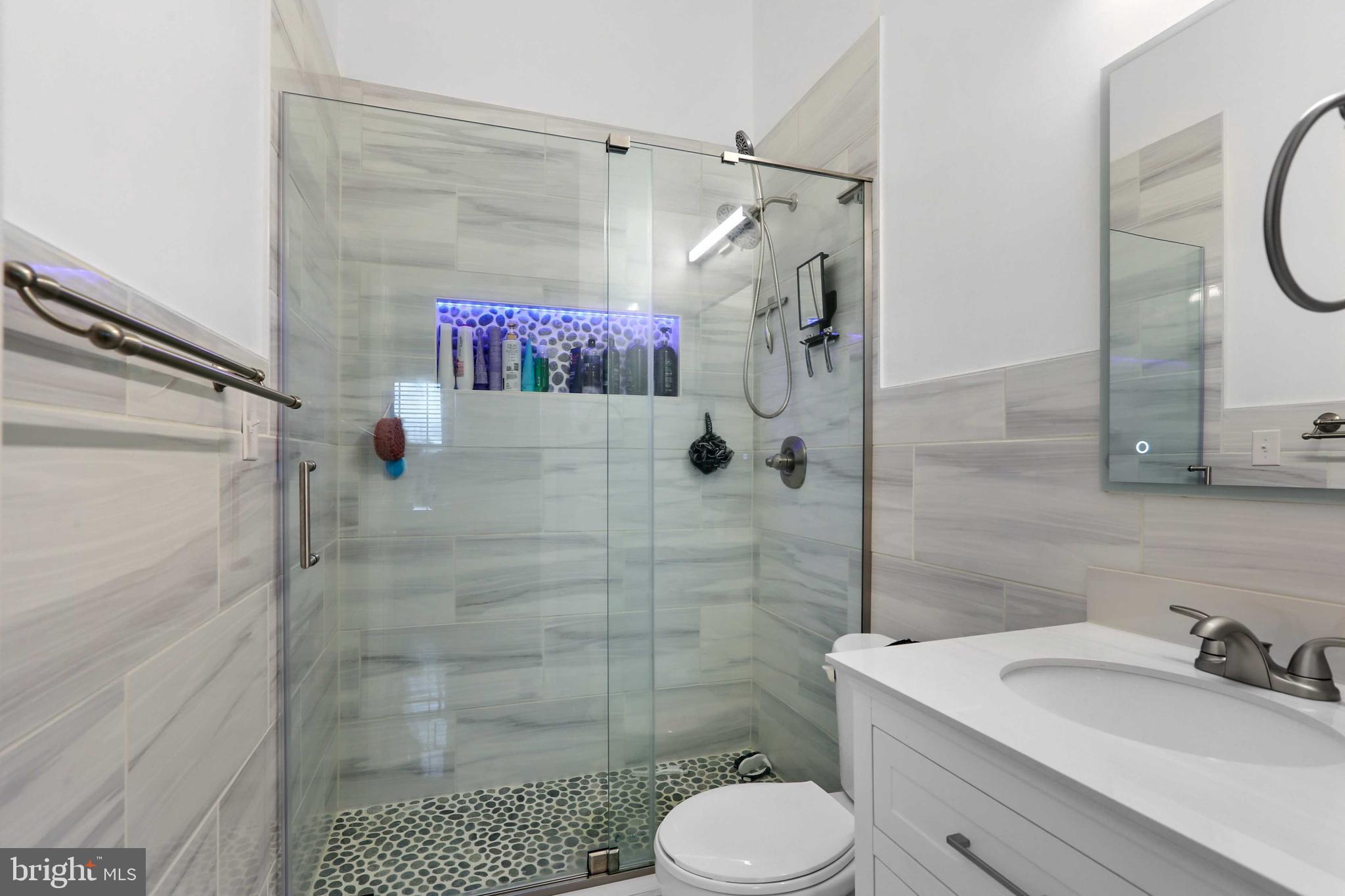 CONSTANT FRIENDSHIP - Residential