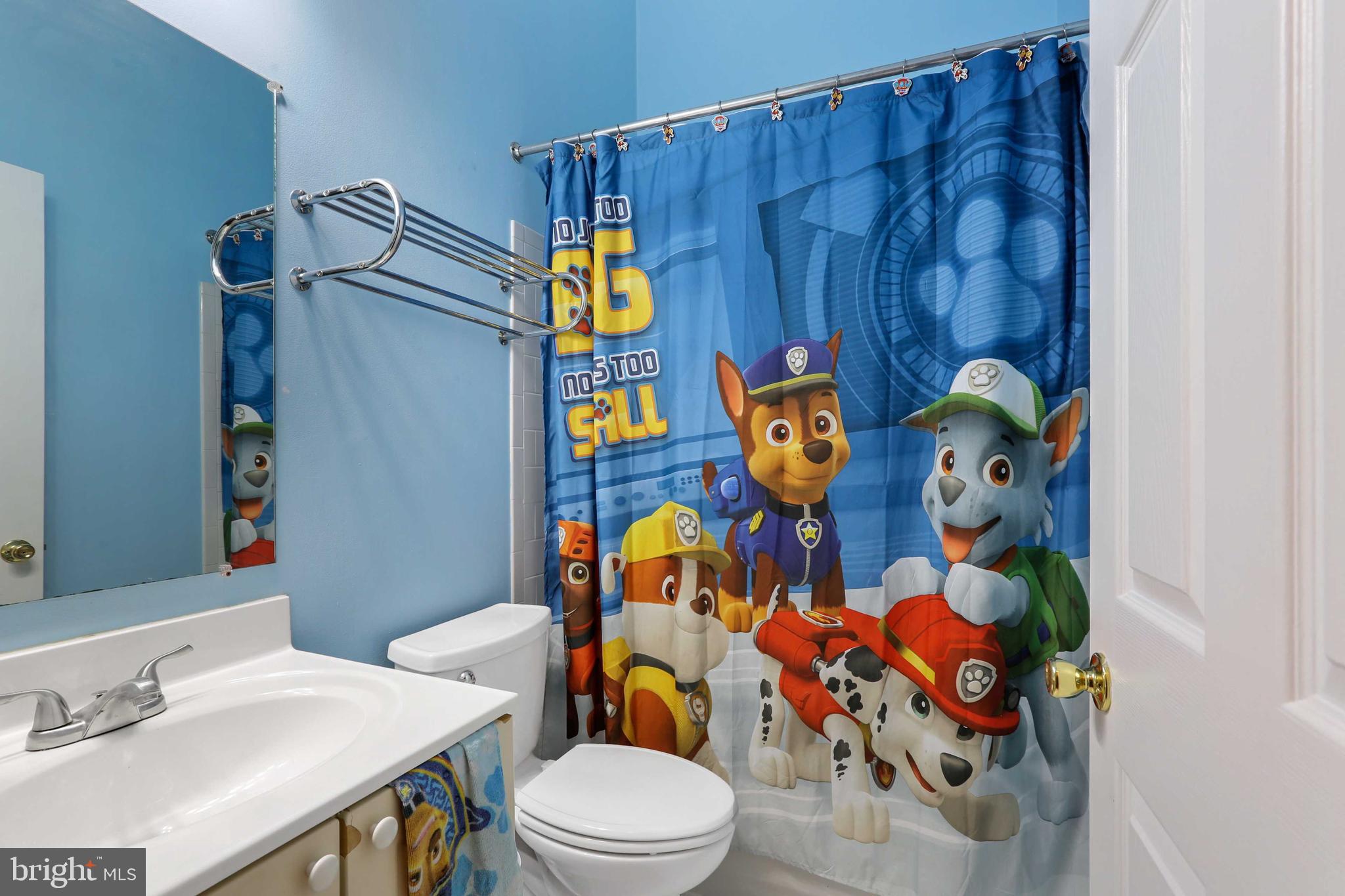 CONSTANT FRIENDSHIP - Residential