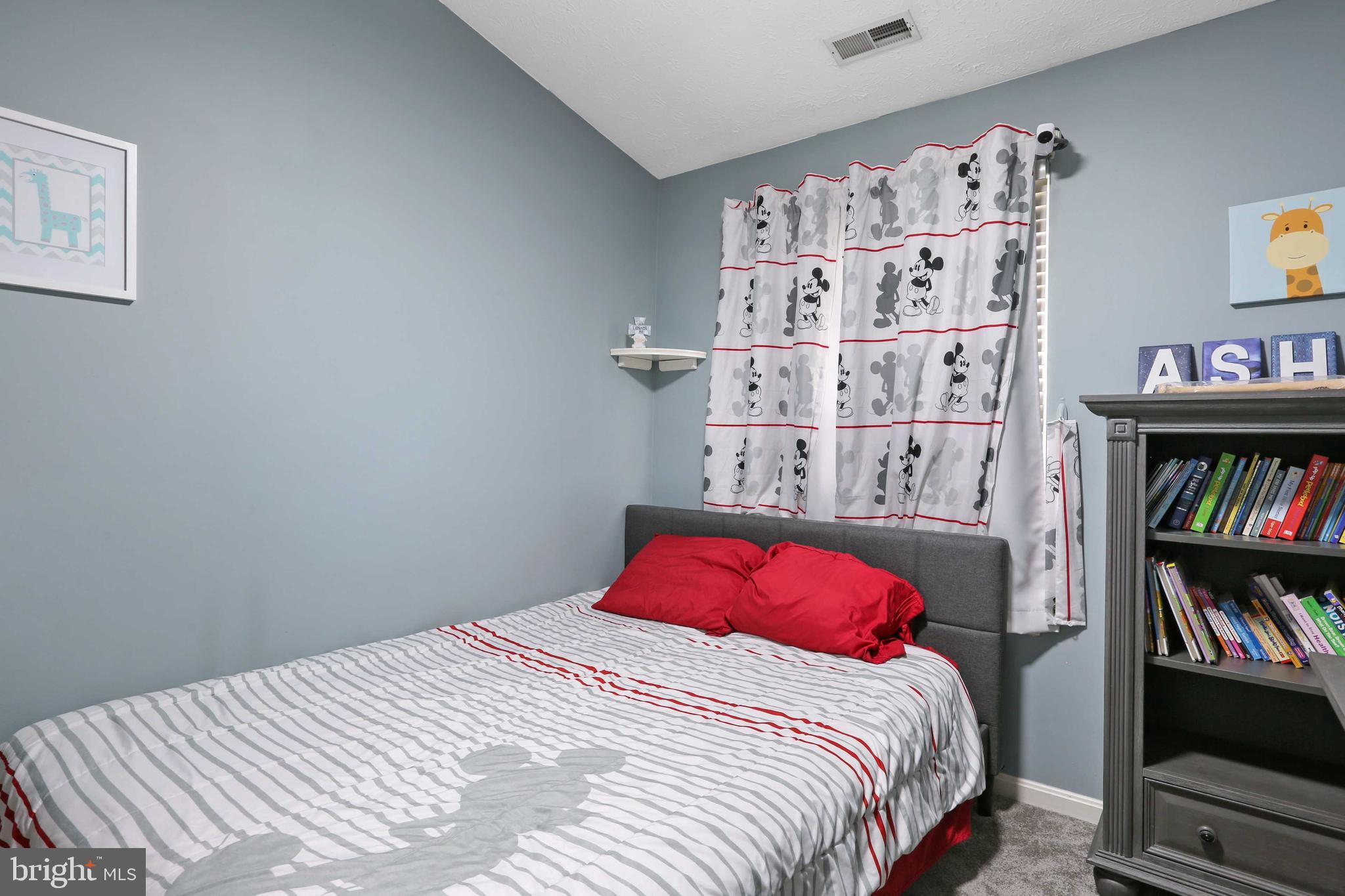 CONSTANT FRIENDSHIP - Residential