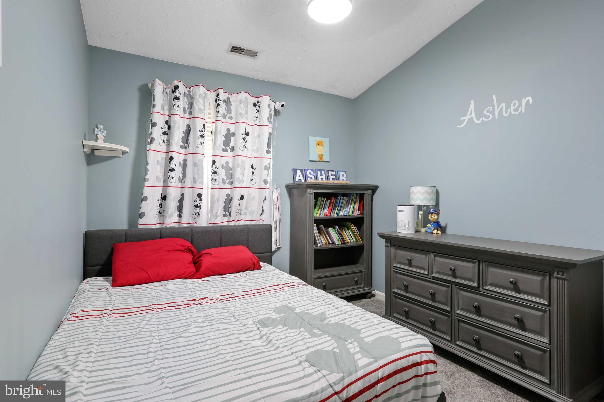 CONSTANT FRIENDSHIP - Residential