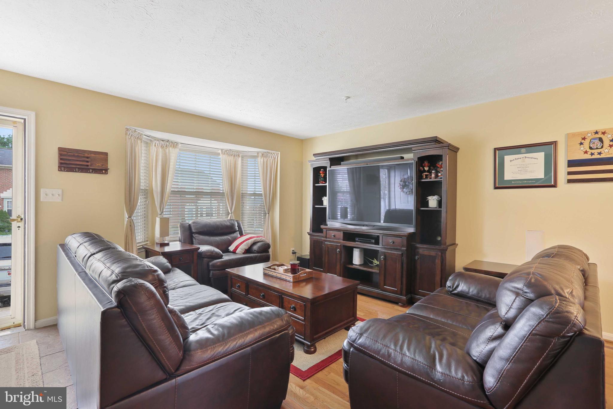 CONSTANT FRIENDSHIP - Residential