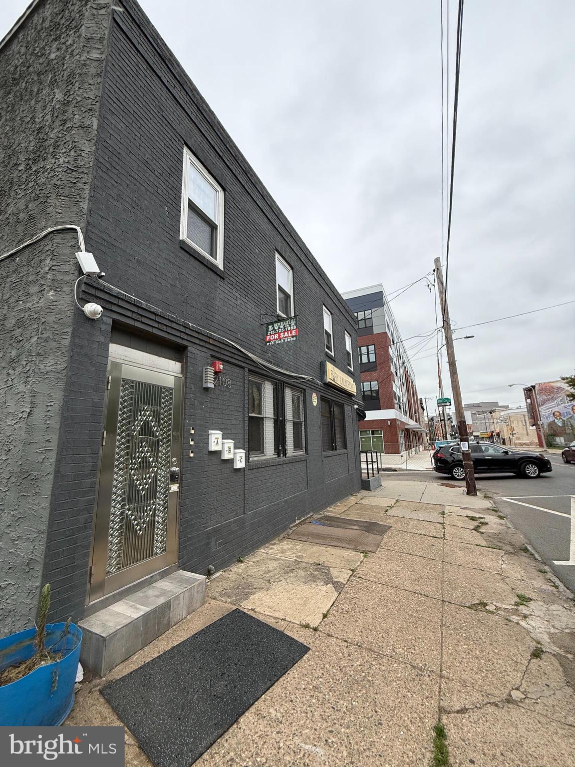 2108 RIDGE AVENUE 10