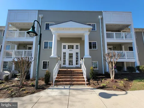 4151 S Four Mile Run Drive Unit 203, Arlington, VA MLS: VAAR2065690