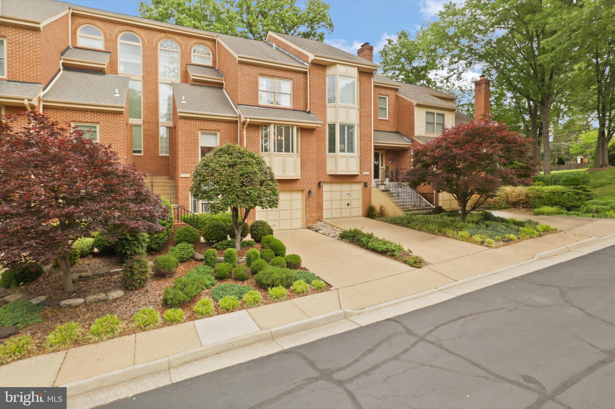 10204 ASPEN WILLOW DRIVE