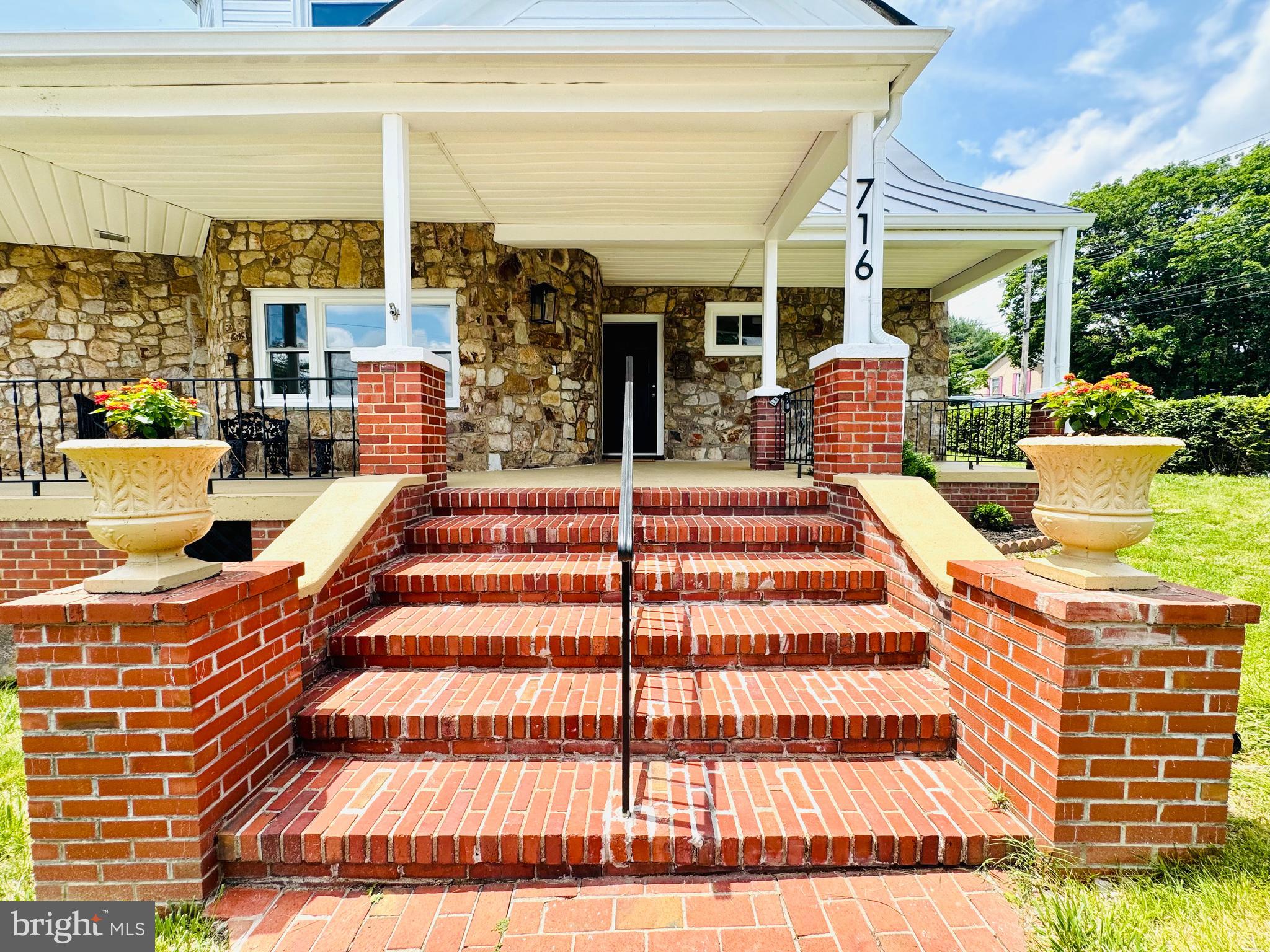 716 VILLA AVENUE