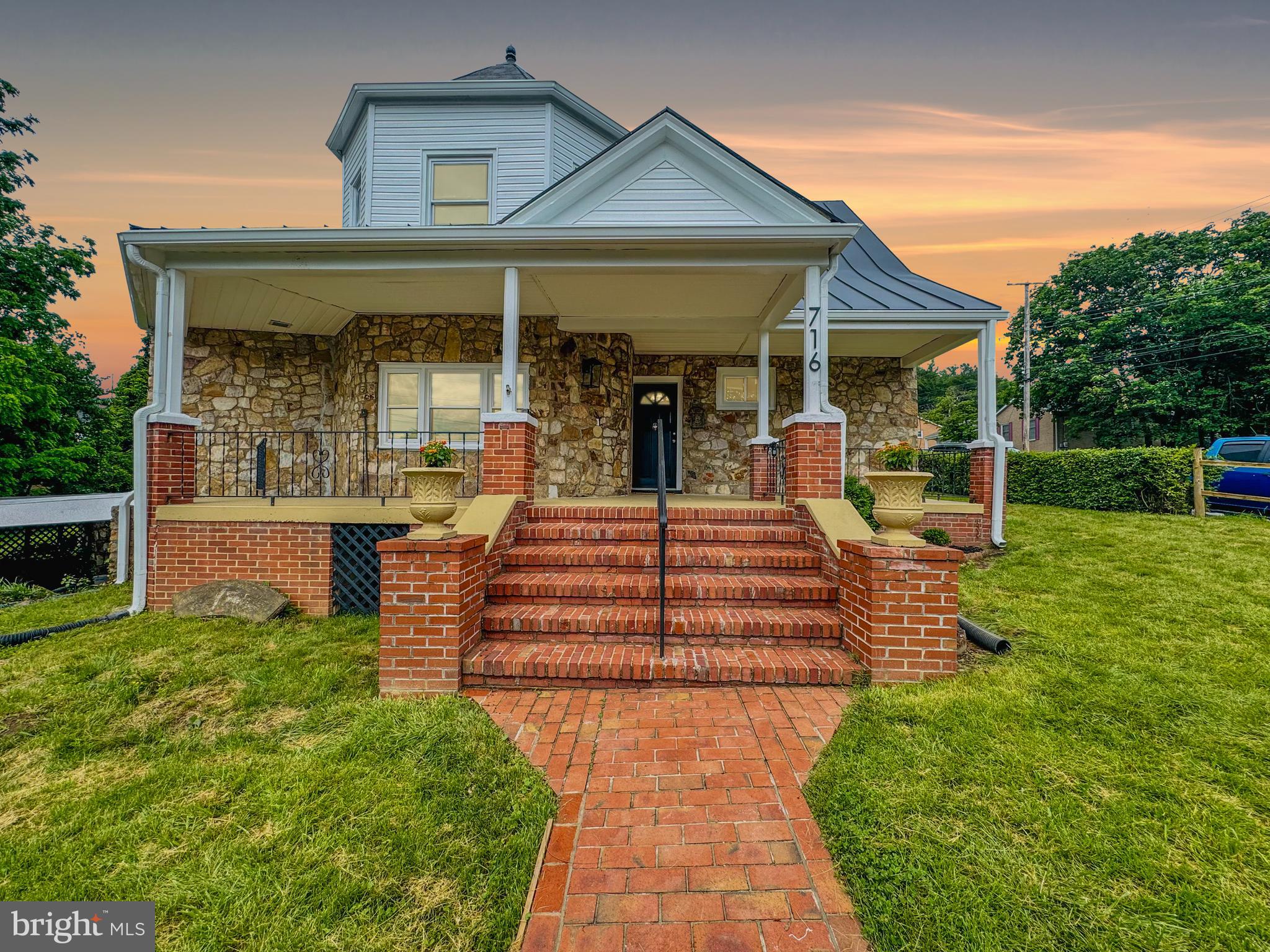 716 VILLA AVENUE