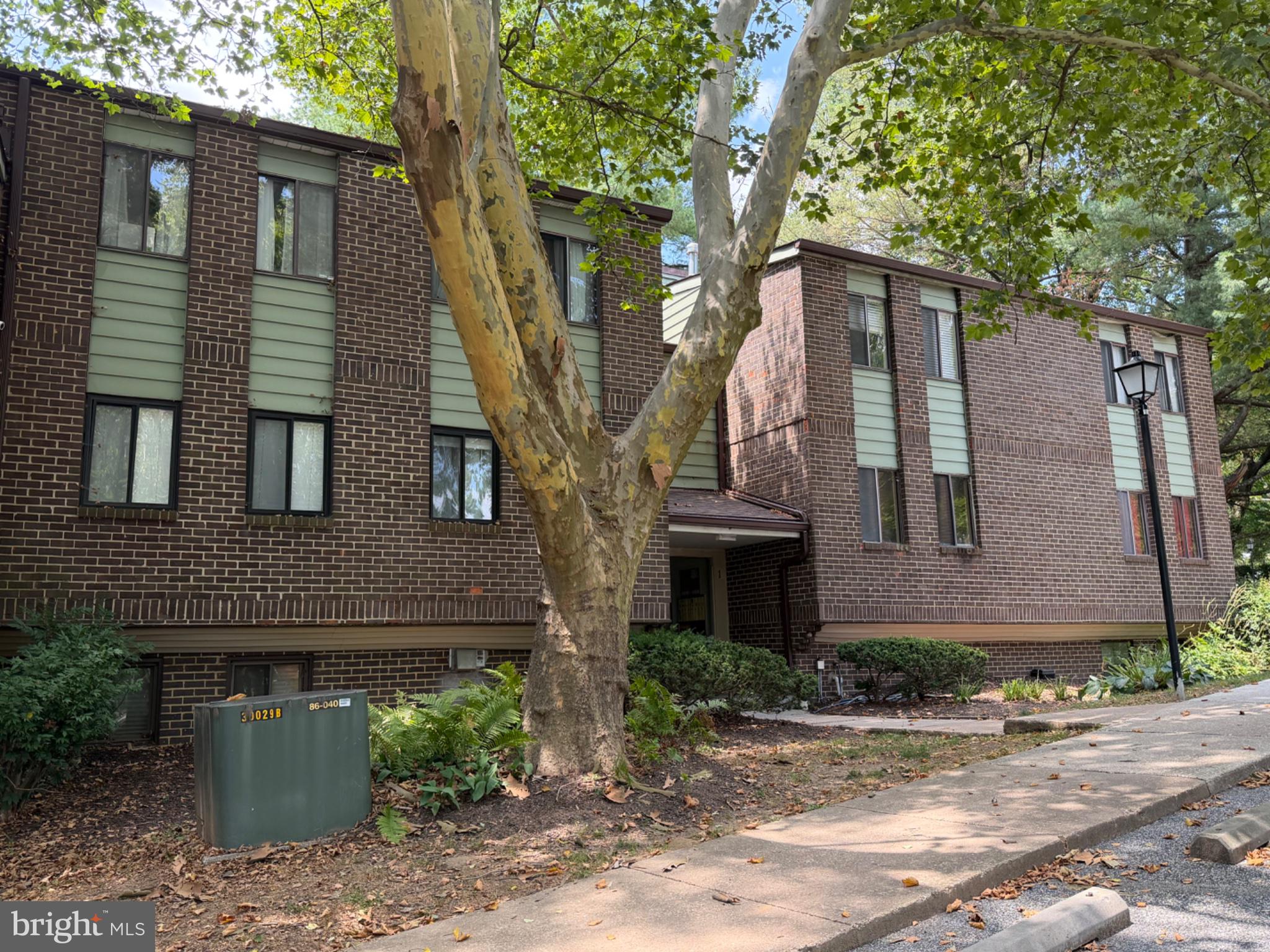 1 SUNTOP COURT 202