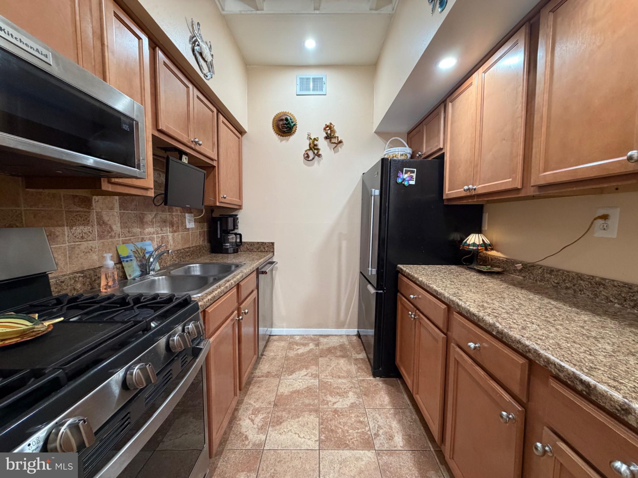 1 SUNTOP COURT 202