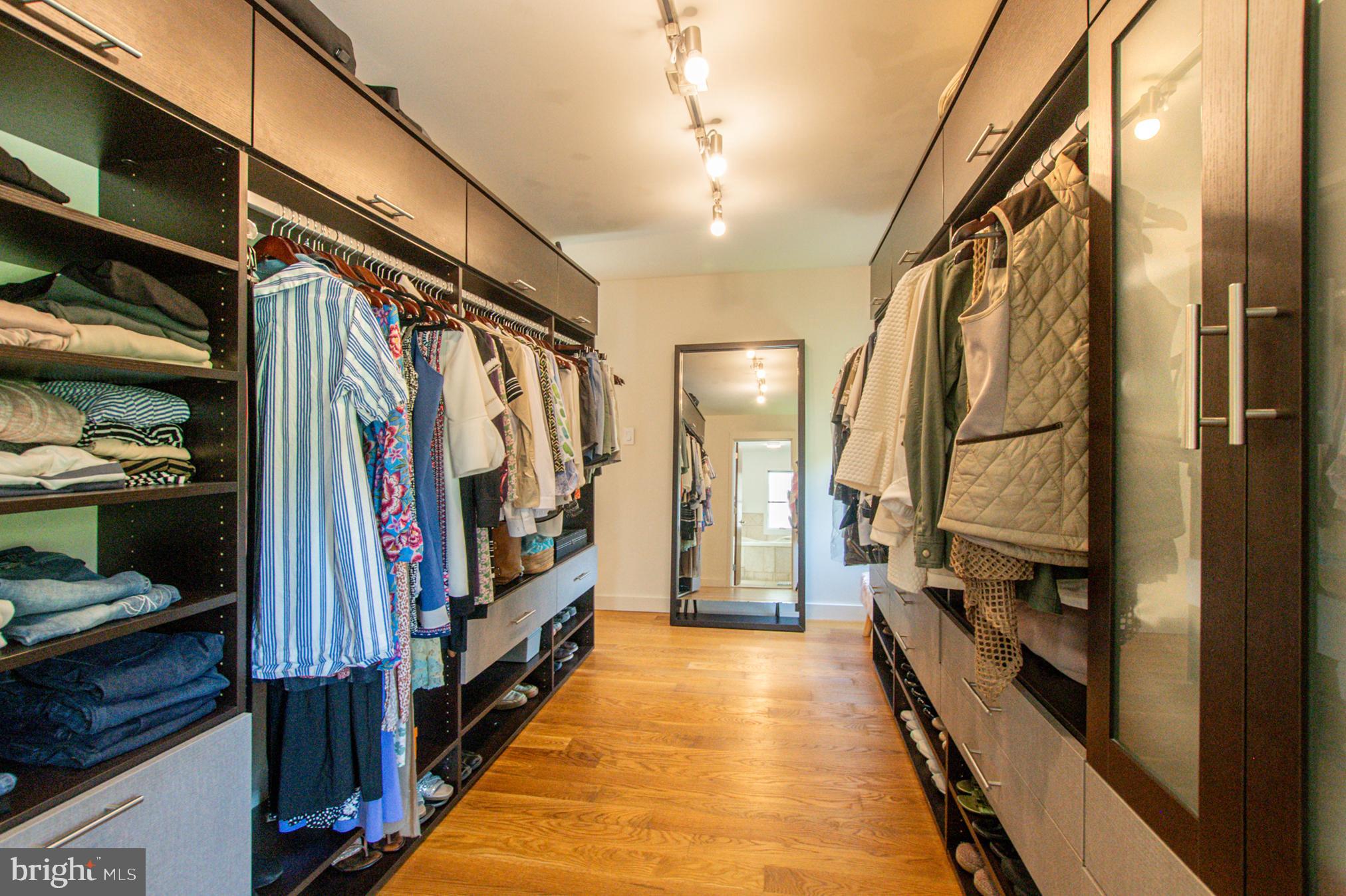 ROUNDELAY - Residential