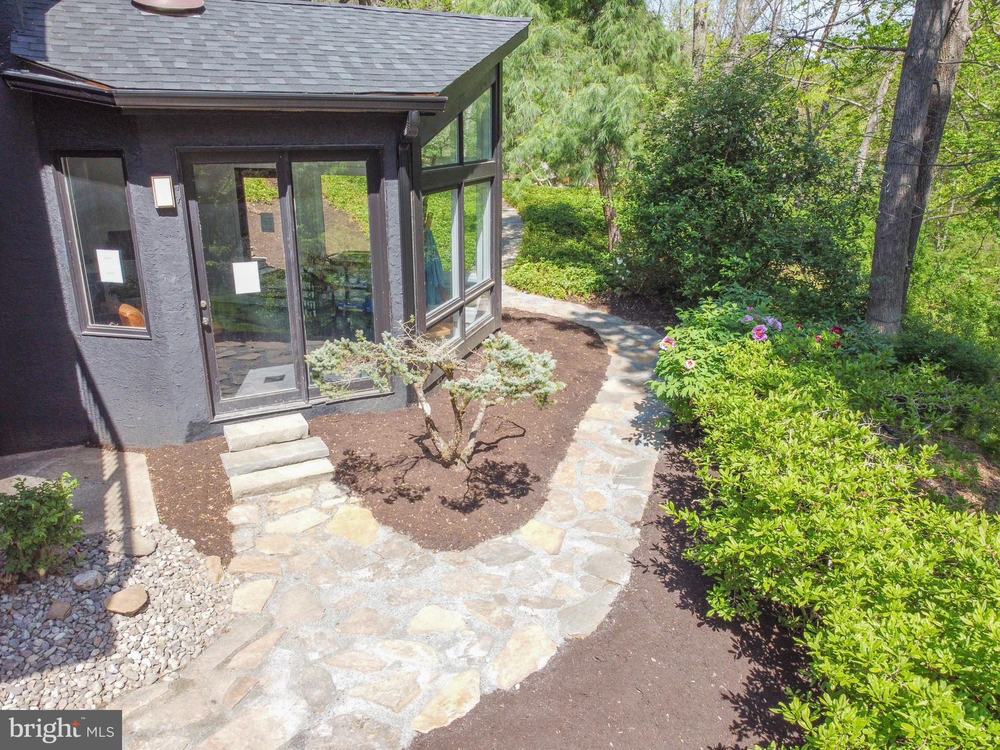 ROUNDELAY - Residential