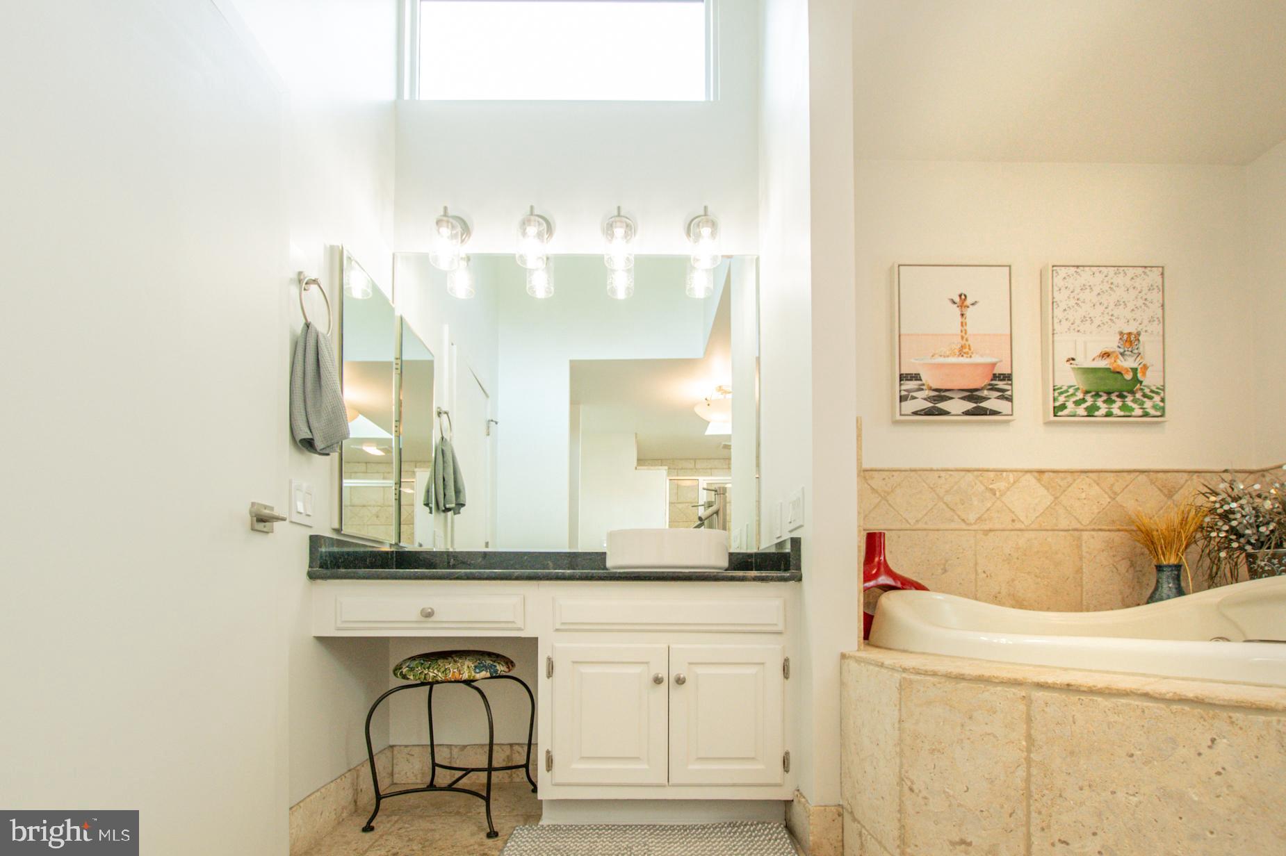 ROUNDELAY - Residential