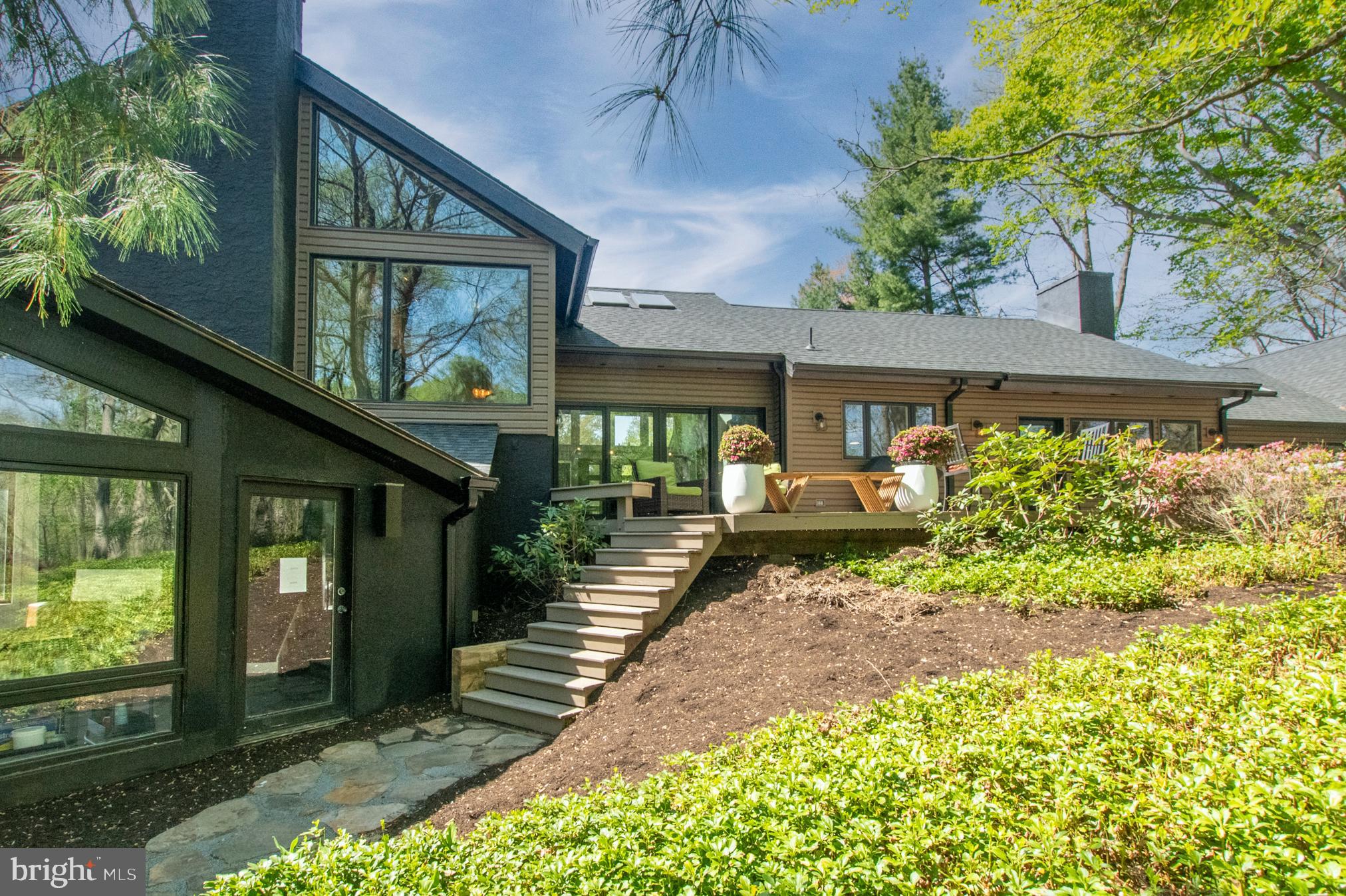 ROUNDELAY - Residential