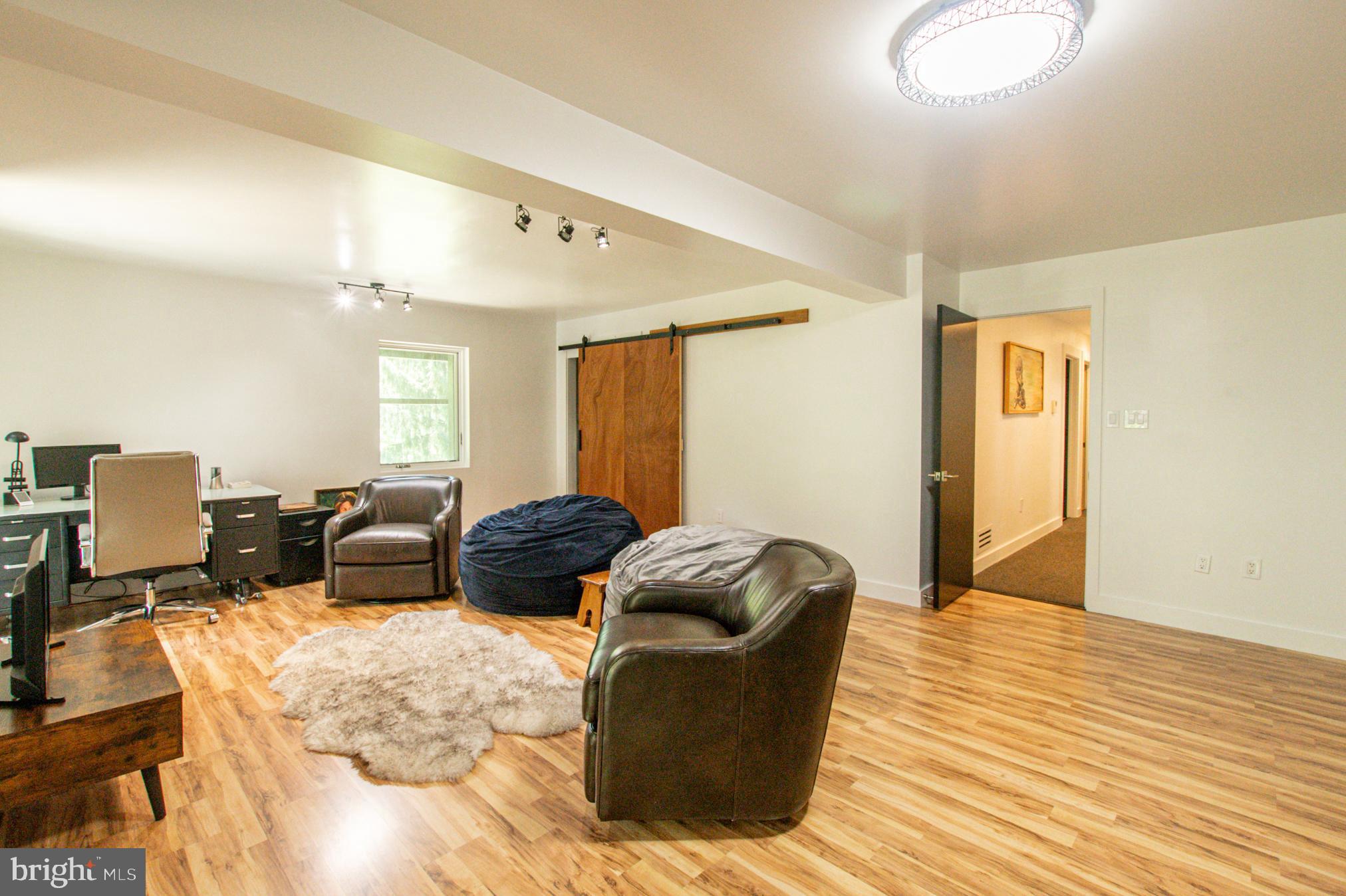 ROUNDELAY - Residential