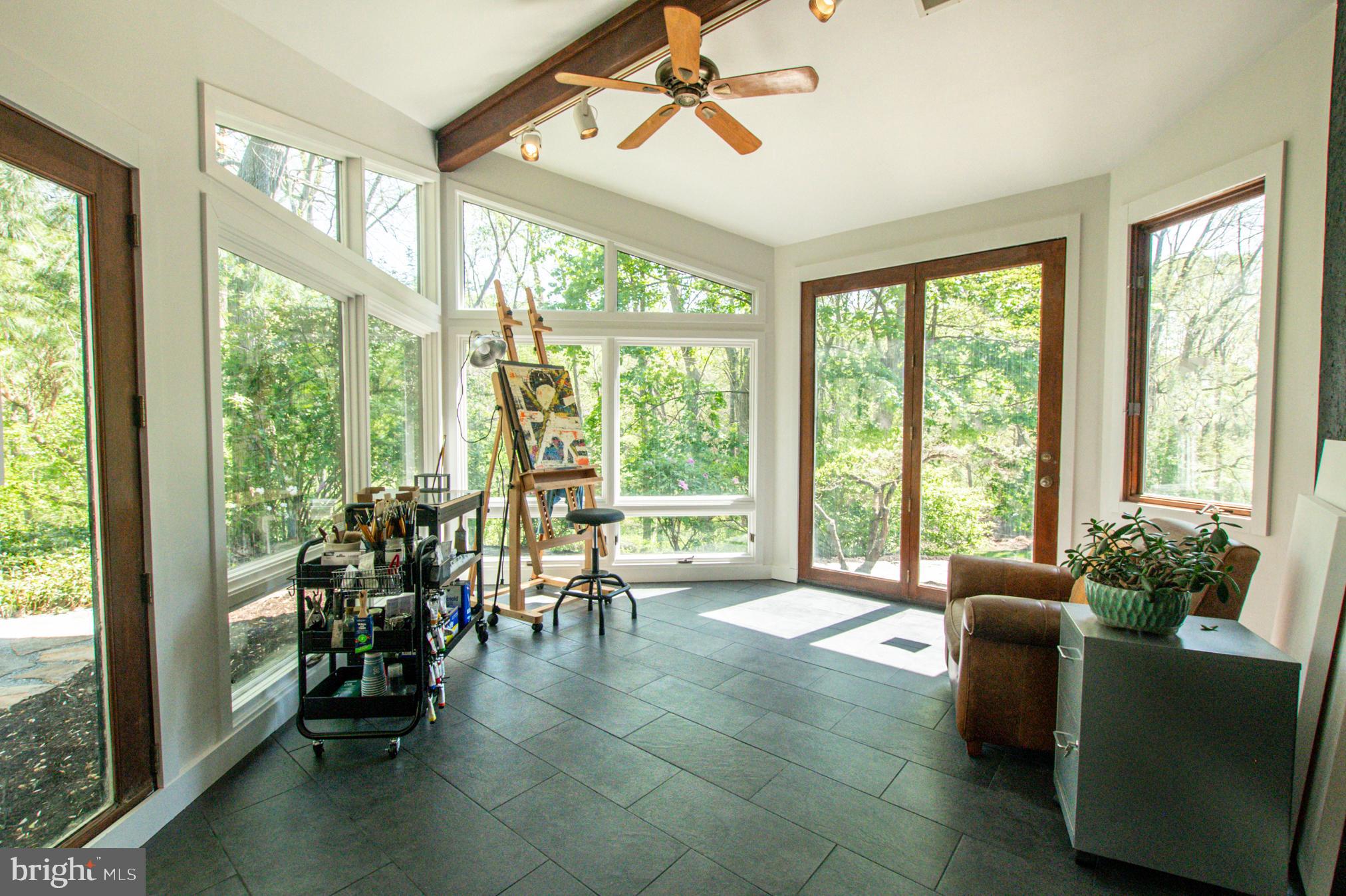 ROUNDELAY - Residential