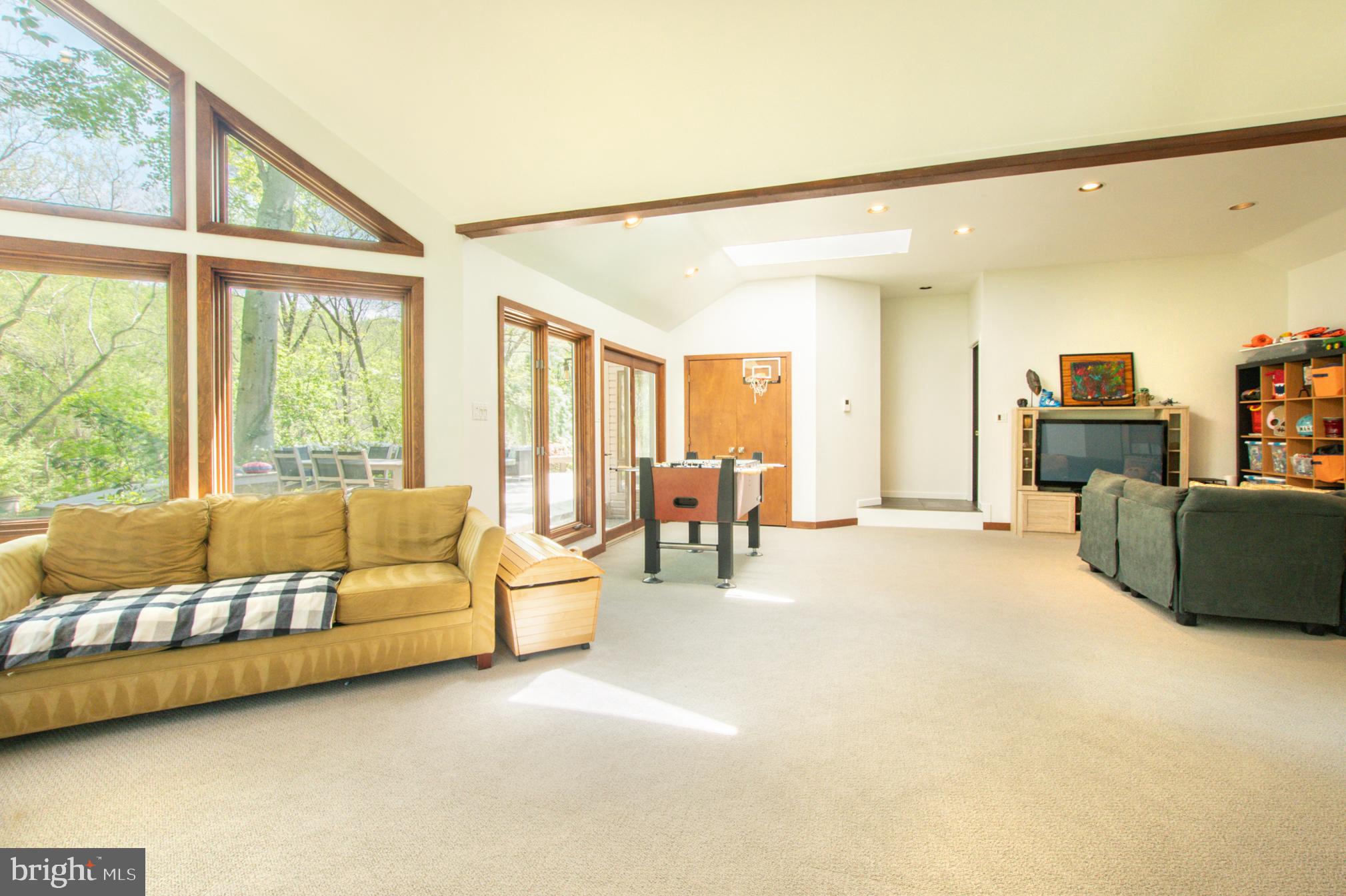 ROUNDELAY - Residential