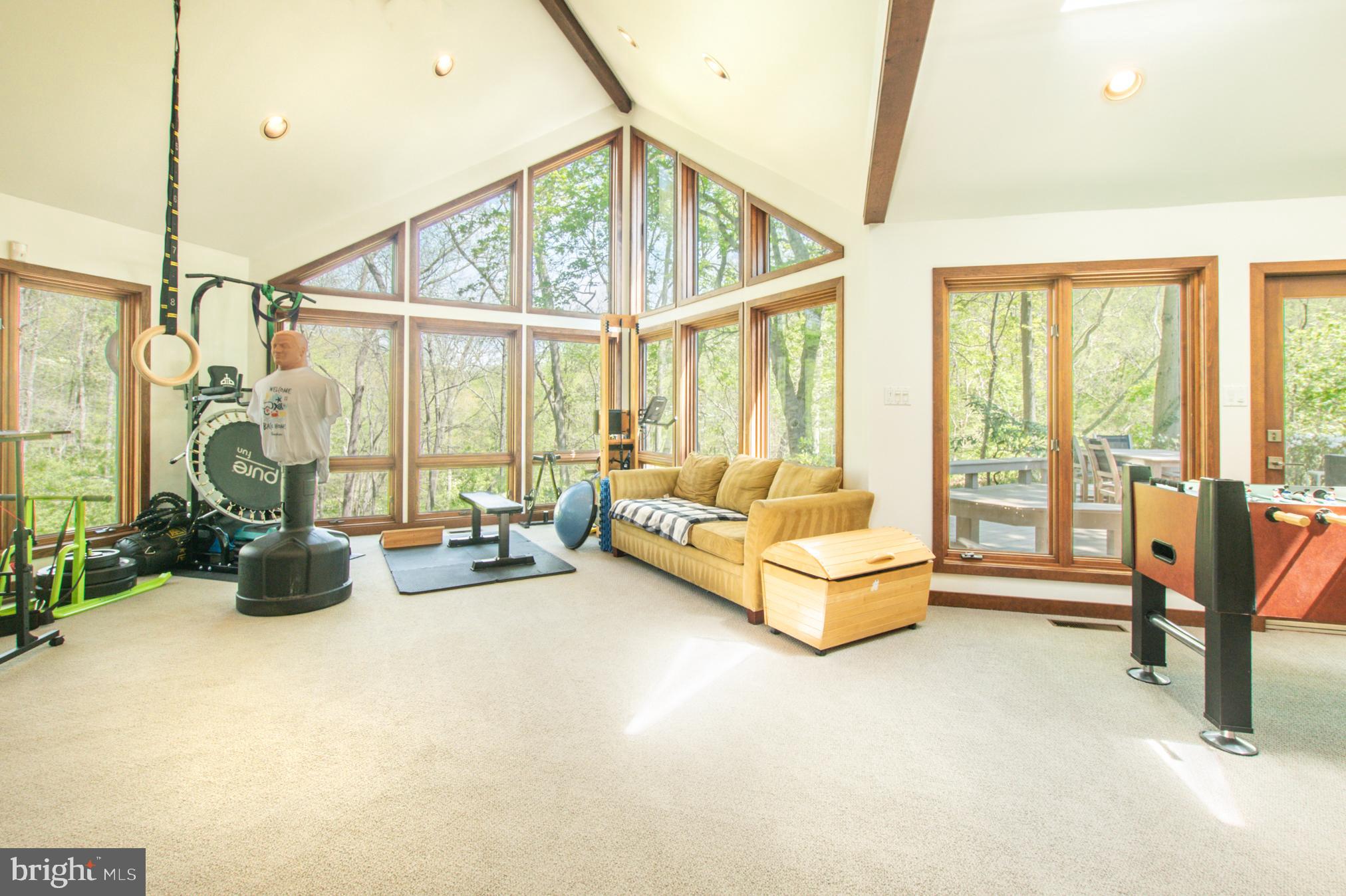 ROUNDELAY - Residential