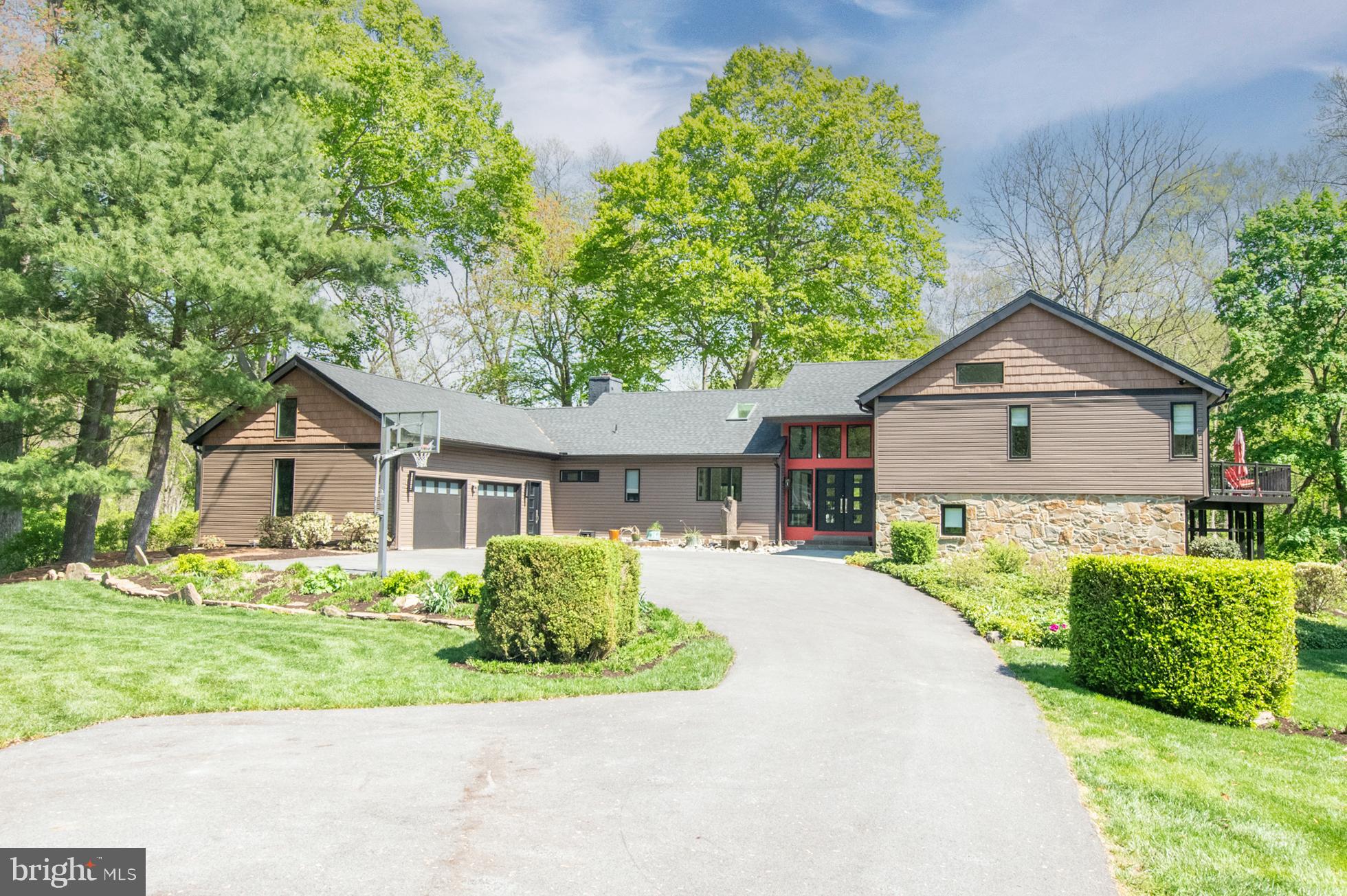 910 ROUNDELAY LANE