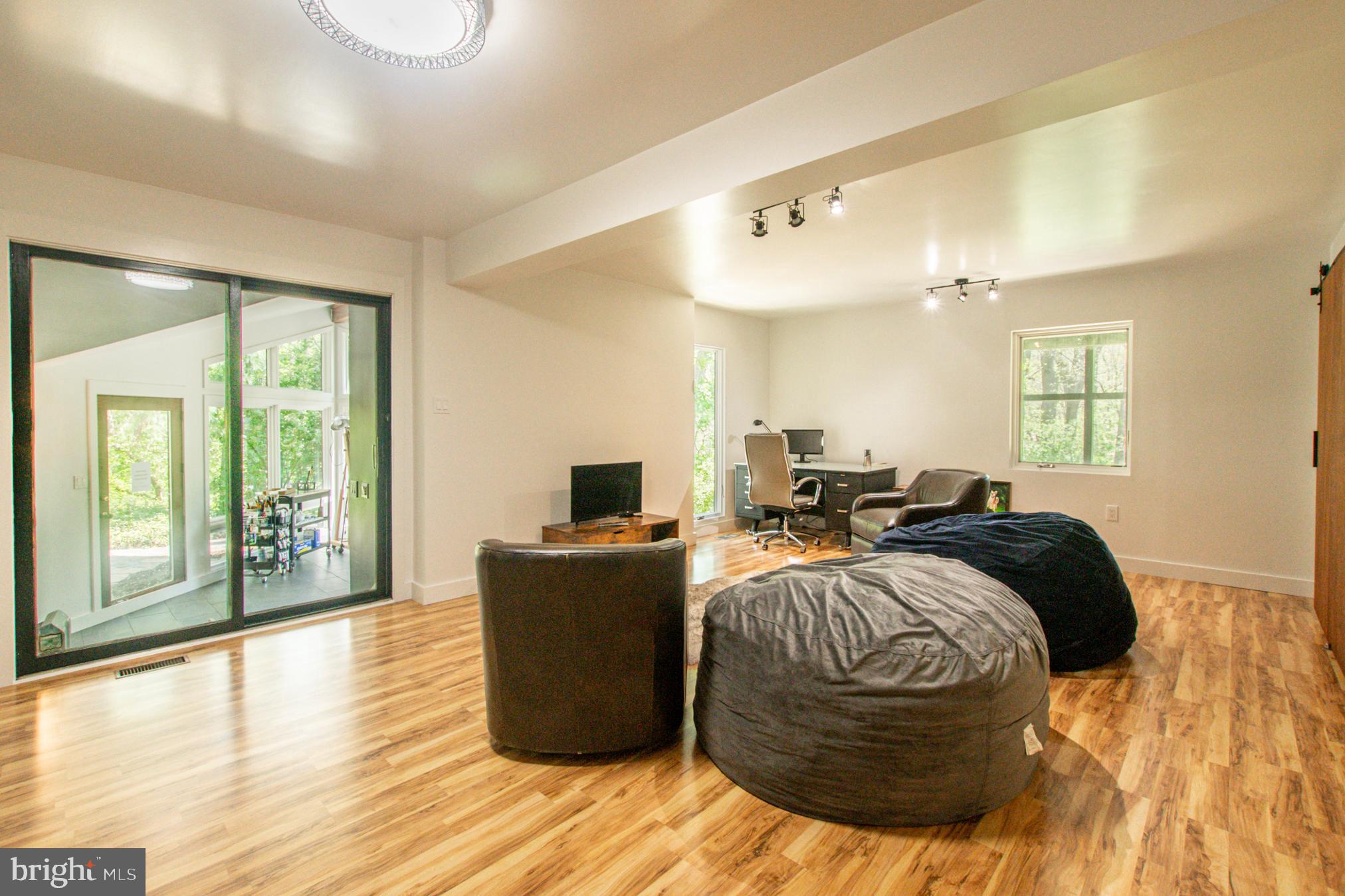 ROUNDELAY - Residential