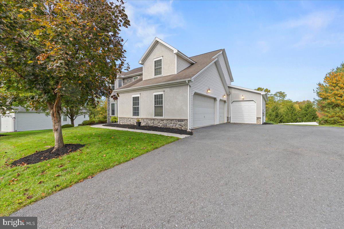 3925 SILVER BROOK DRIVE