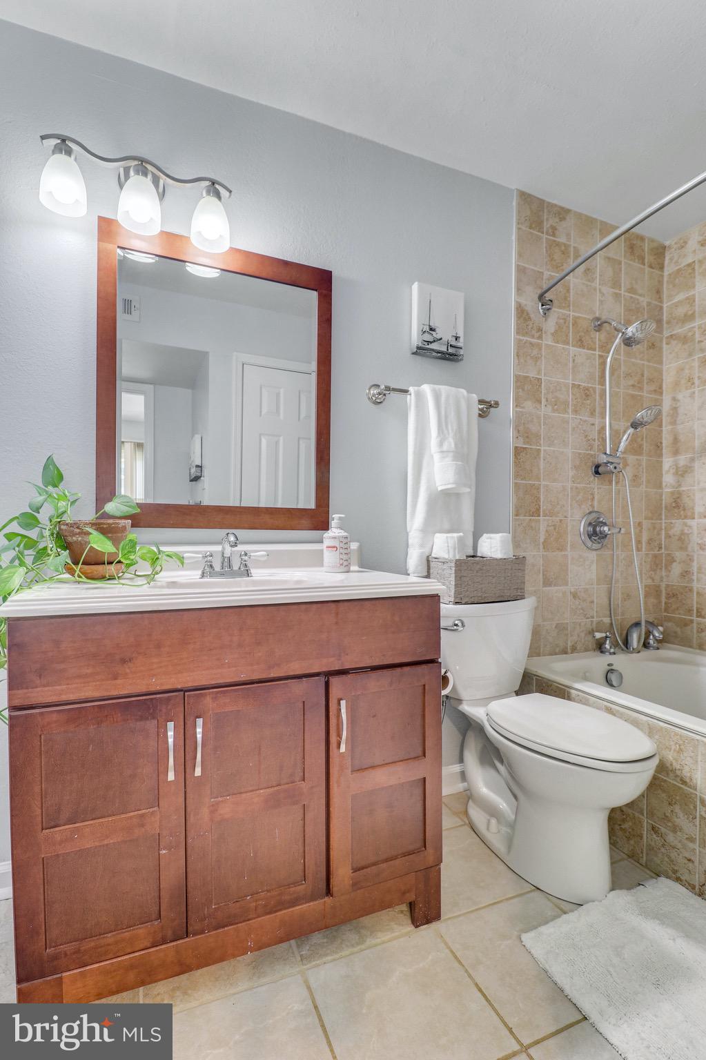 POINTE AT PARK CENTER - Residential