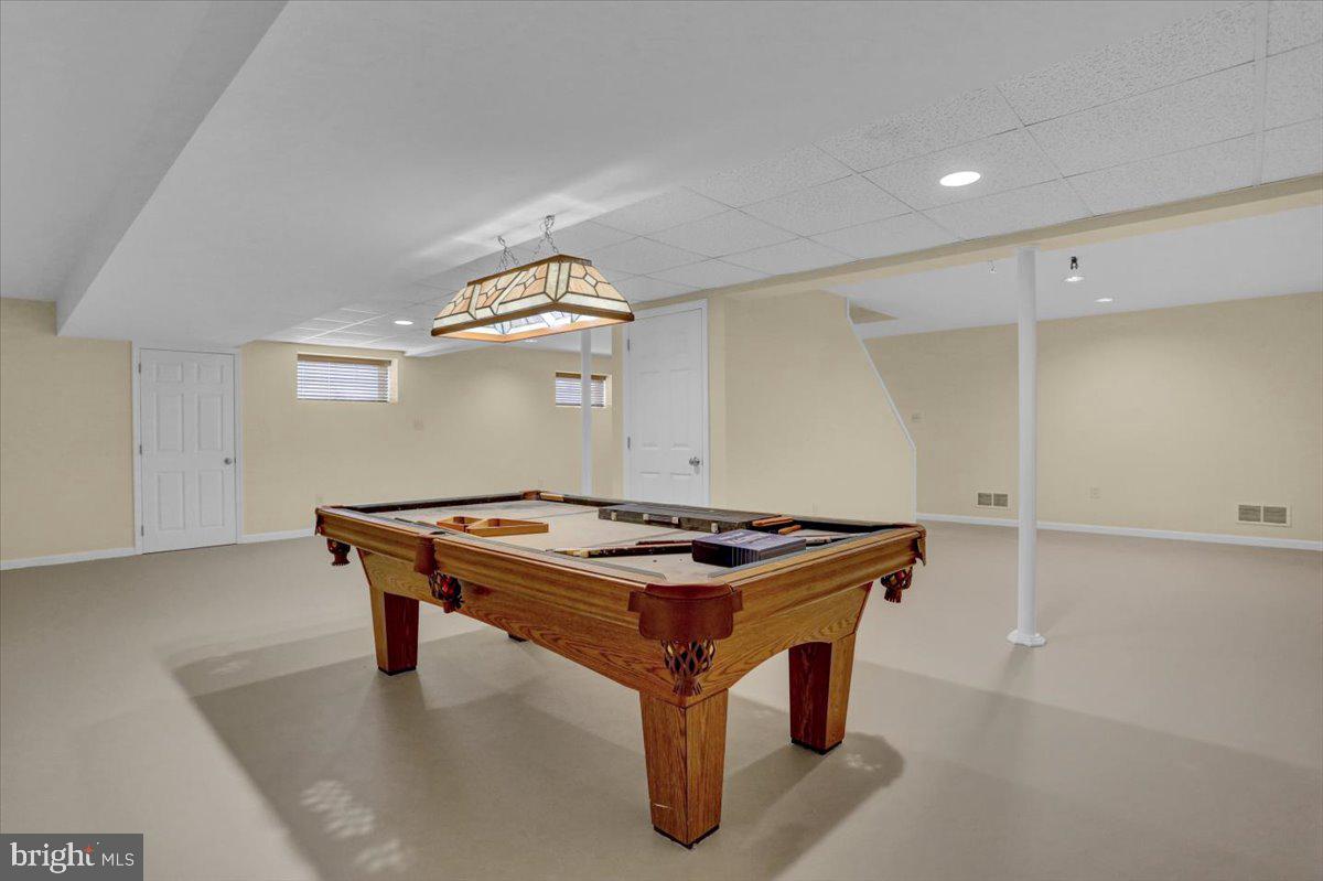 WOODS EDGE - Residential