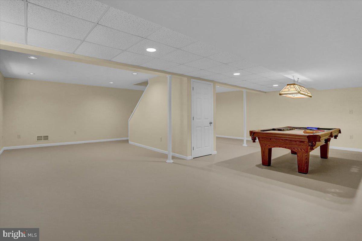 WOODS EDGE - Residential