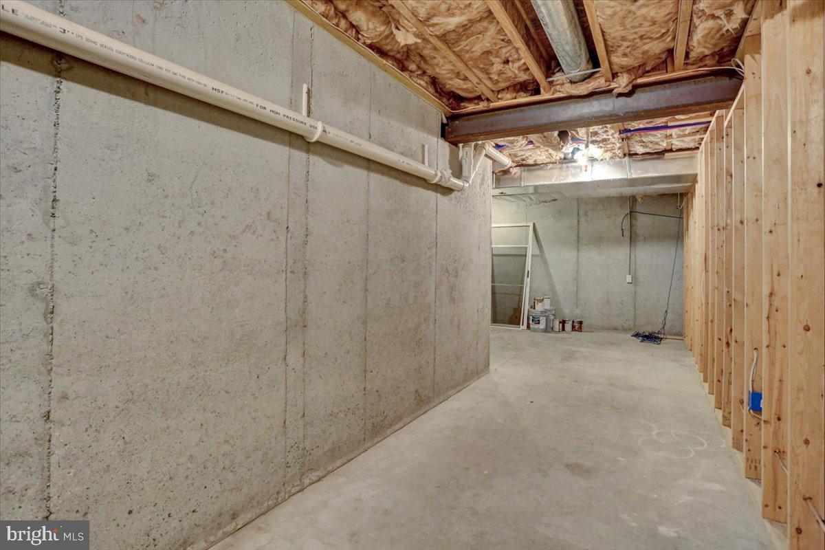 WOODS EDGE - Residential