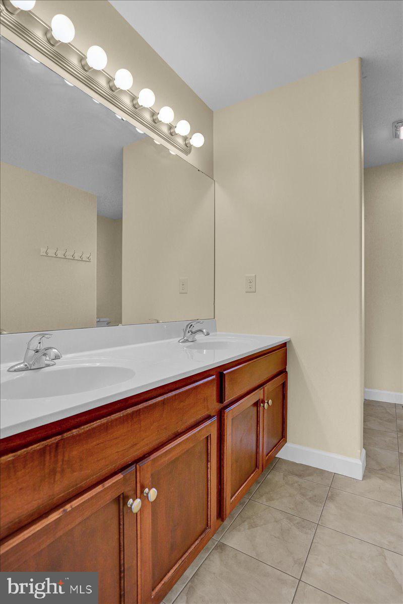 WOODS EDGE - Residential