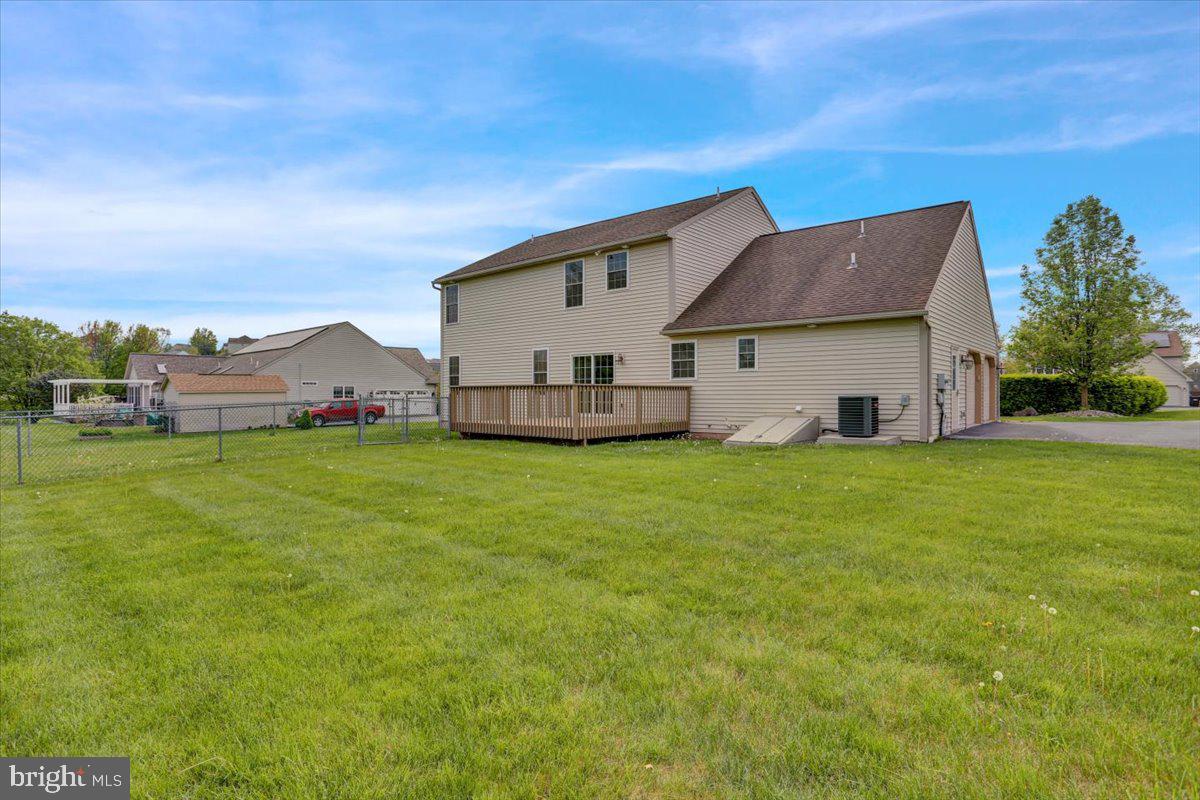 WOODS EDGE - Residential