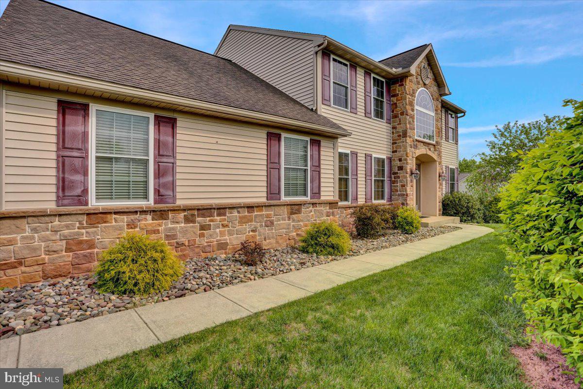 WOODS EDGE - Residential