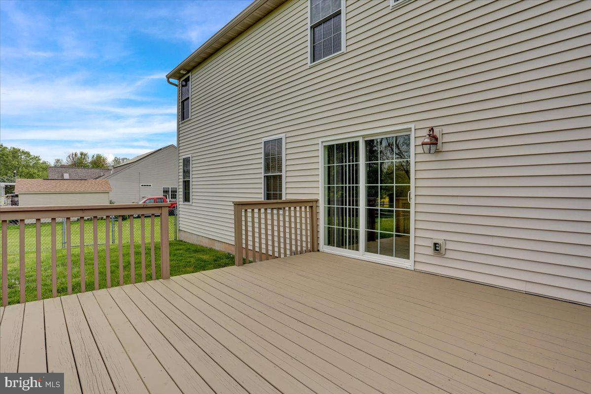 WOODS EDGE - Residential