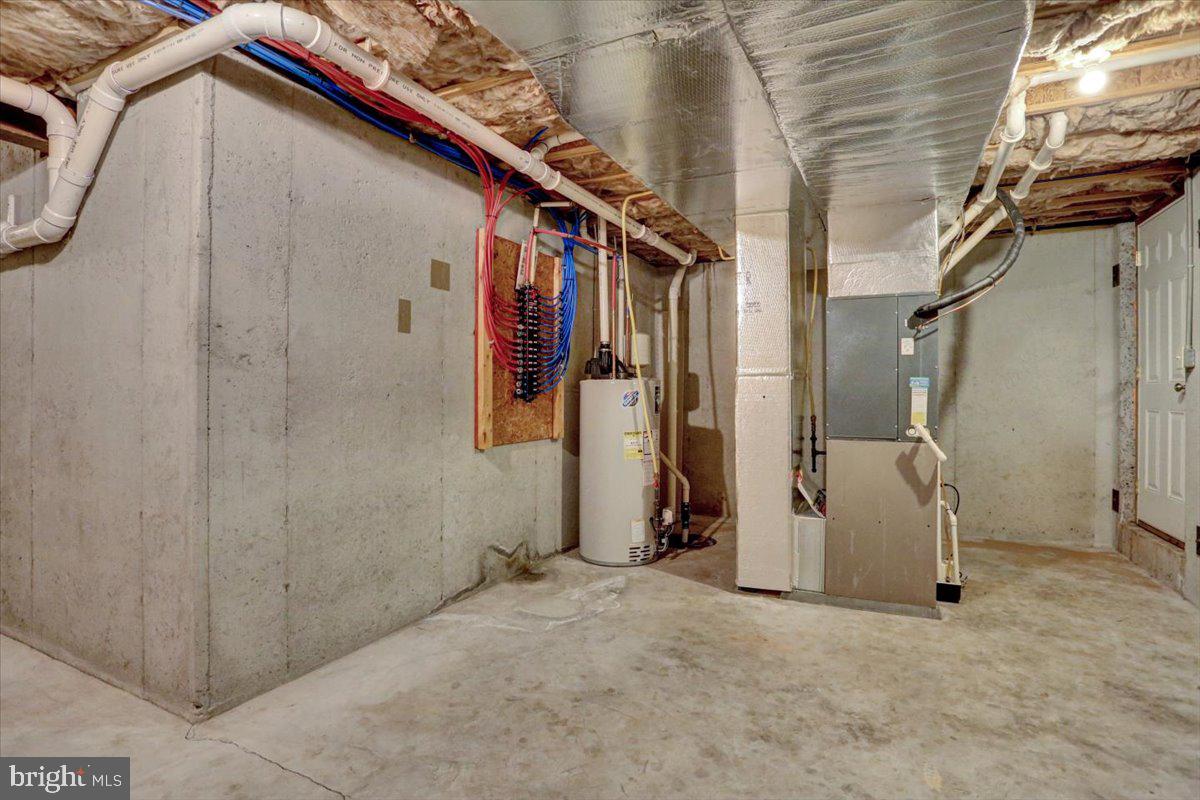 WOODS EDGE - Residential