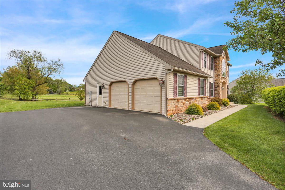 WOODS EDGE - Residential