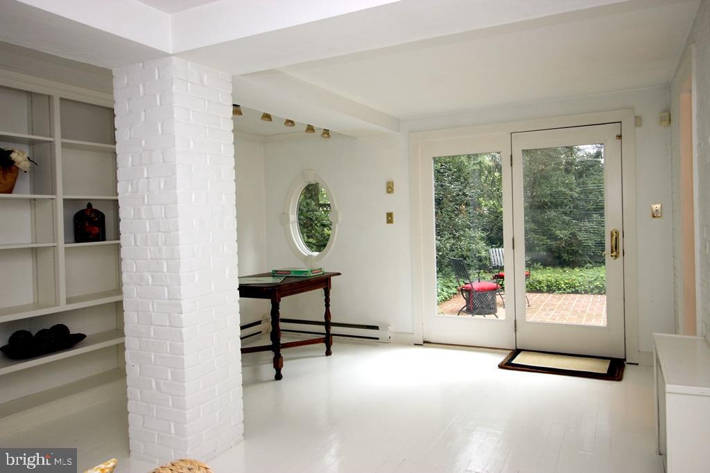 SCHOOL LANE HILLS - Residential