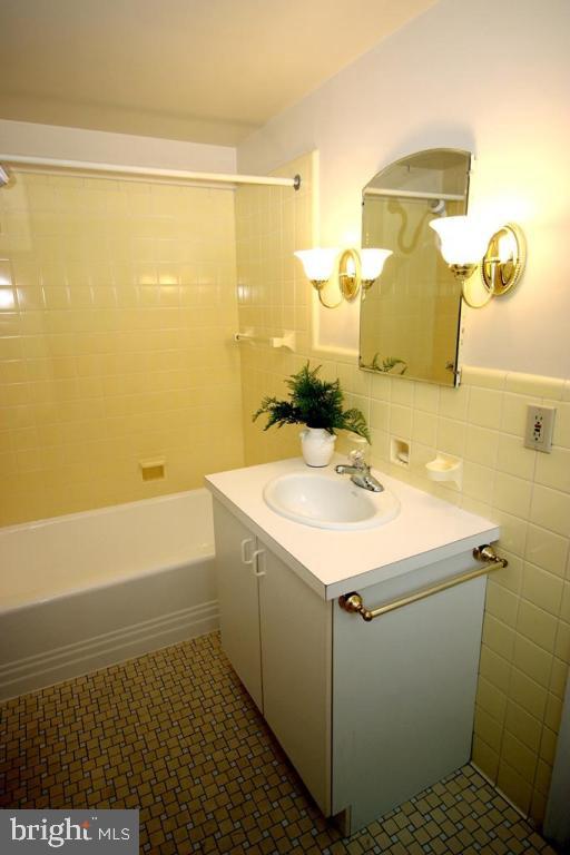 SCHOOL LANE HILLS - Residential