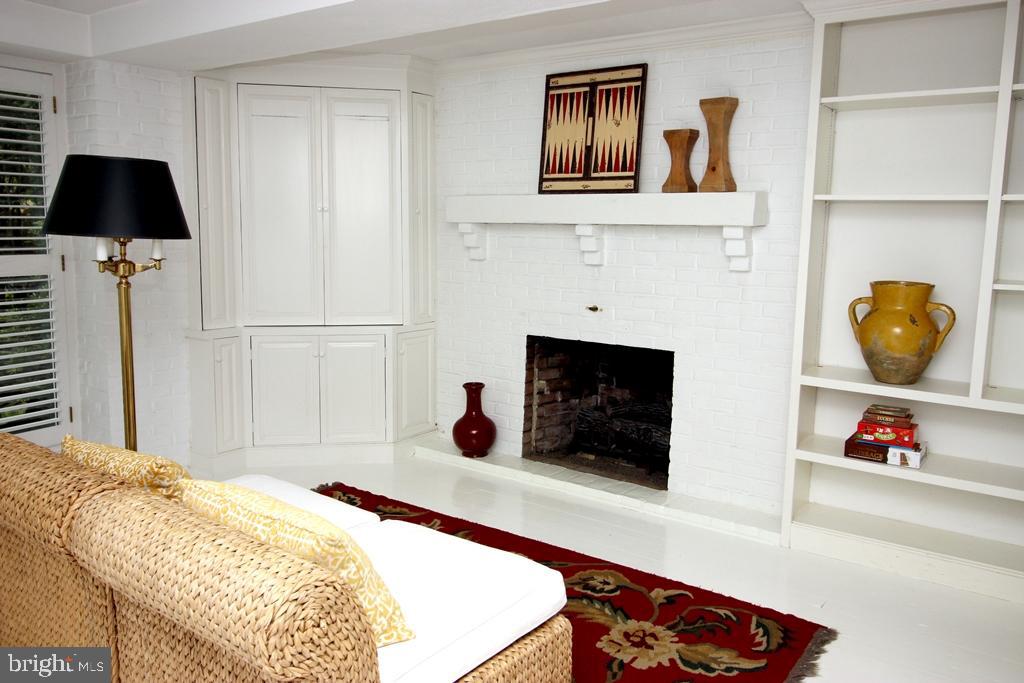 SCHOOL LANE HILLS - Residential