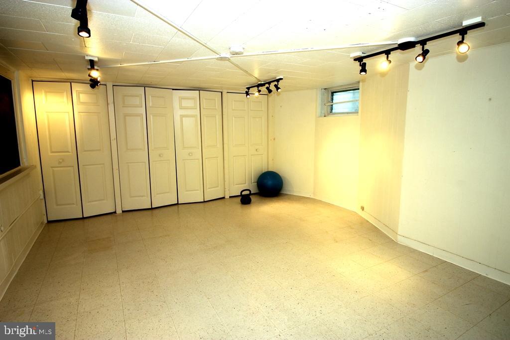 SCHOOL LANE HILLS - Residential