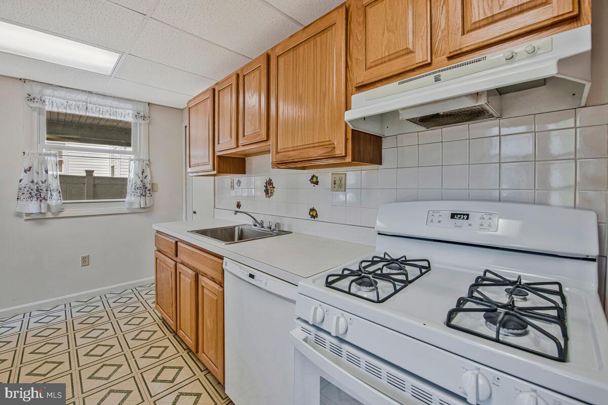 WEST LANHAM HILLS - Residential