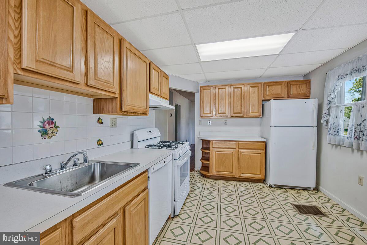 WEST LANHAM HILLS - Residential