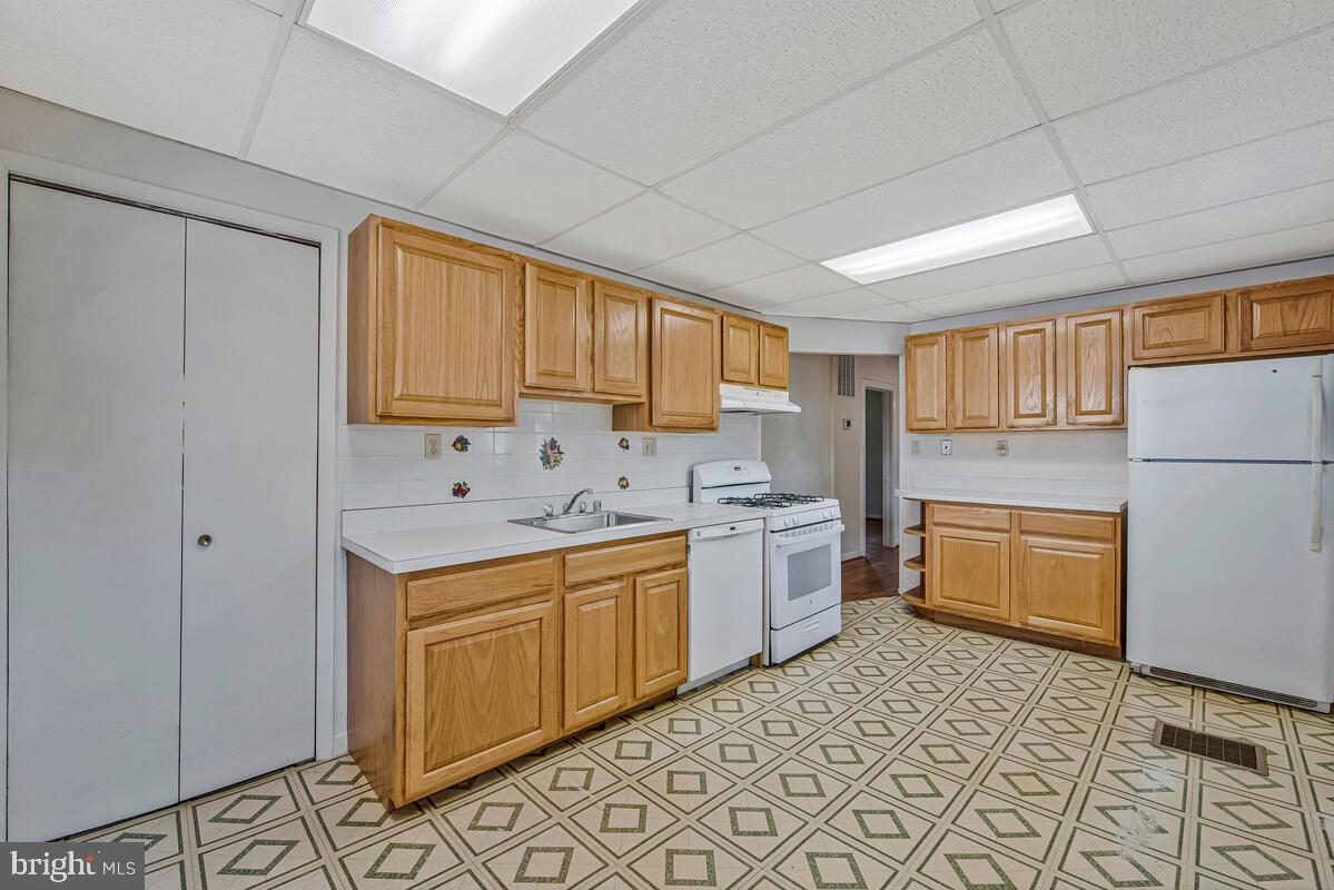 WEST LANHAM HILLS - Residential