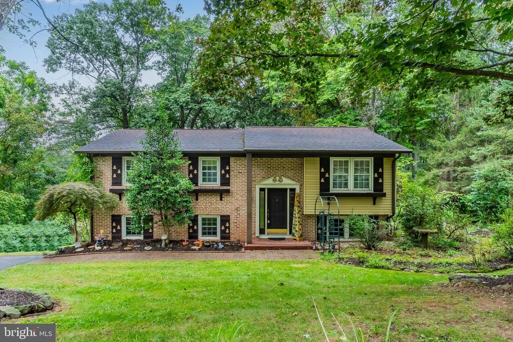 Photo of 20 Ramblewood Drive, ETTERS, PA 17319 (MLS # PAYK2088428)