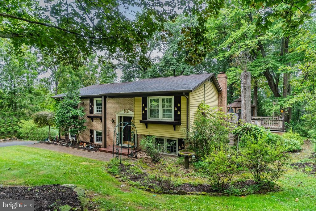 Photo of 20 Ramblewood Drive, ETTERS, PA 17319 (MLS # PAYK2088428)