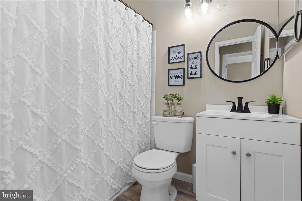 LAUREL LAKES - Residential