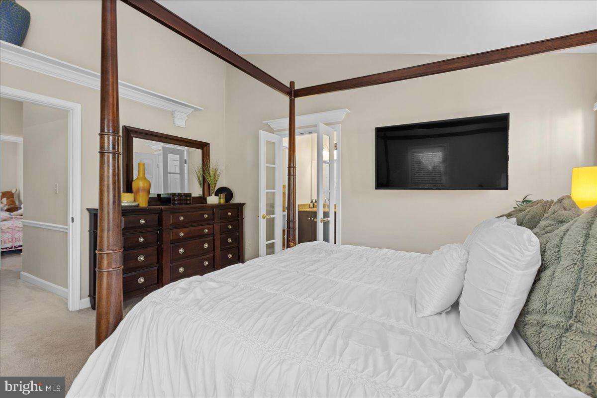 LAUREL LAKES - Residential