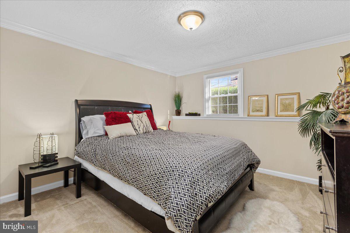 LAUREL LAKES - Residential