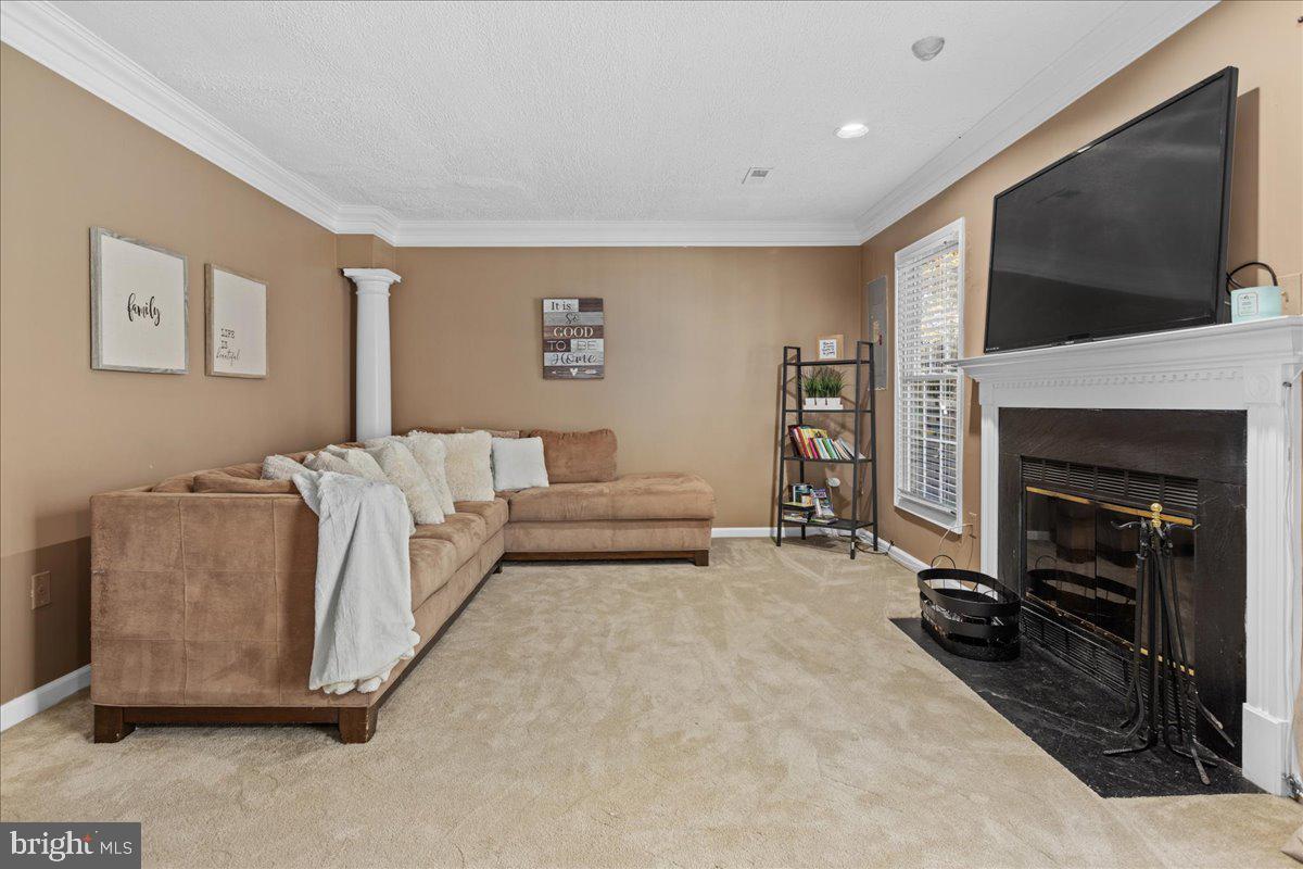 LAUREL LAKES - Residential