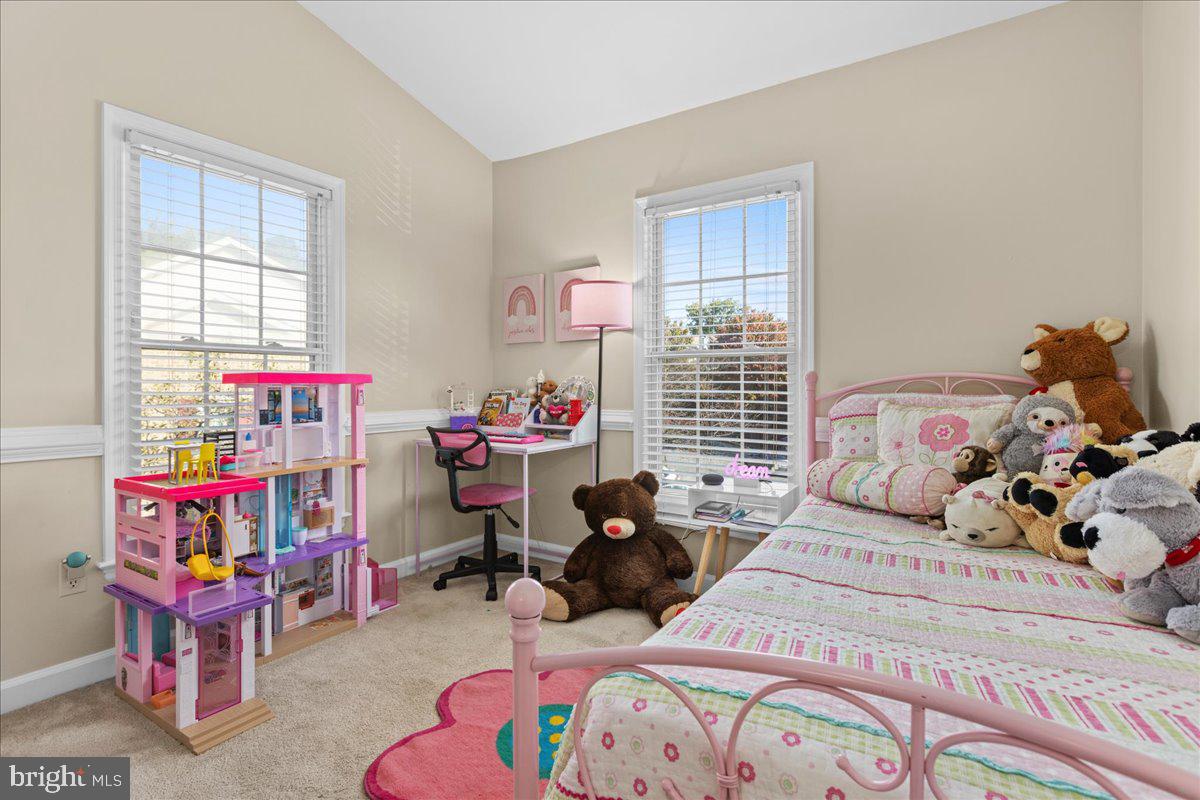 LAUREL LAKES - Residential