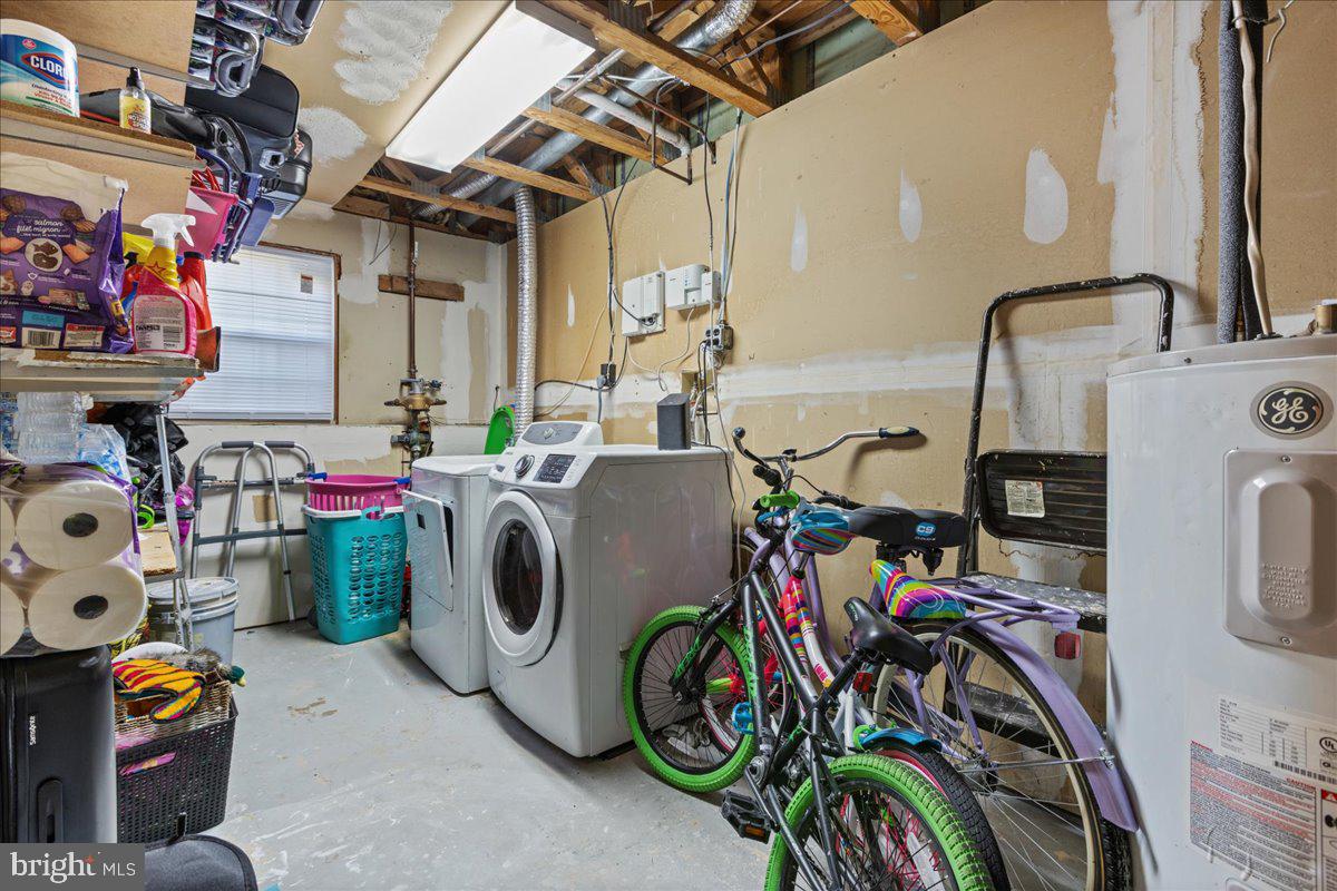 LAUREL LAKES - Residential